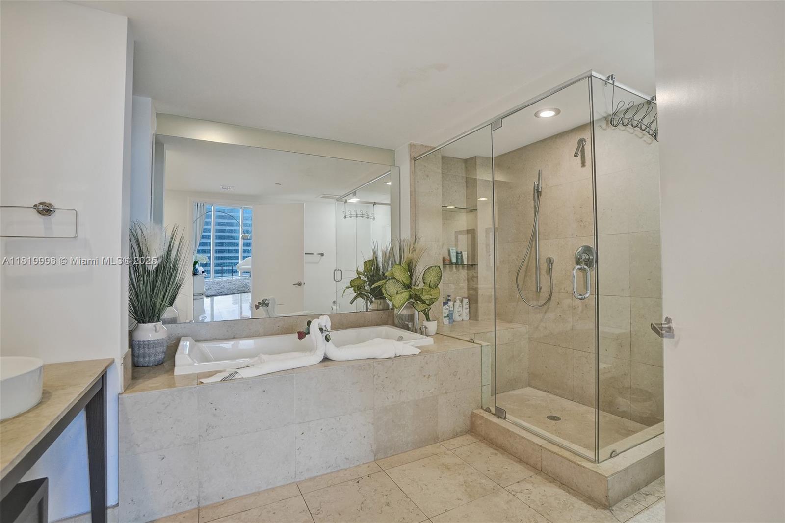 image Icon Brickell Tower 325