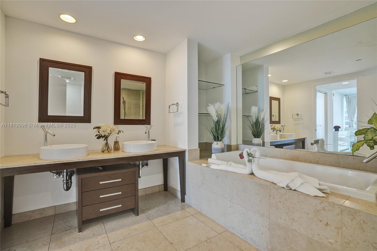 image Icon Brickell Tower 327