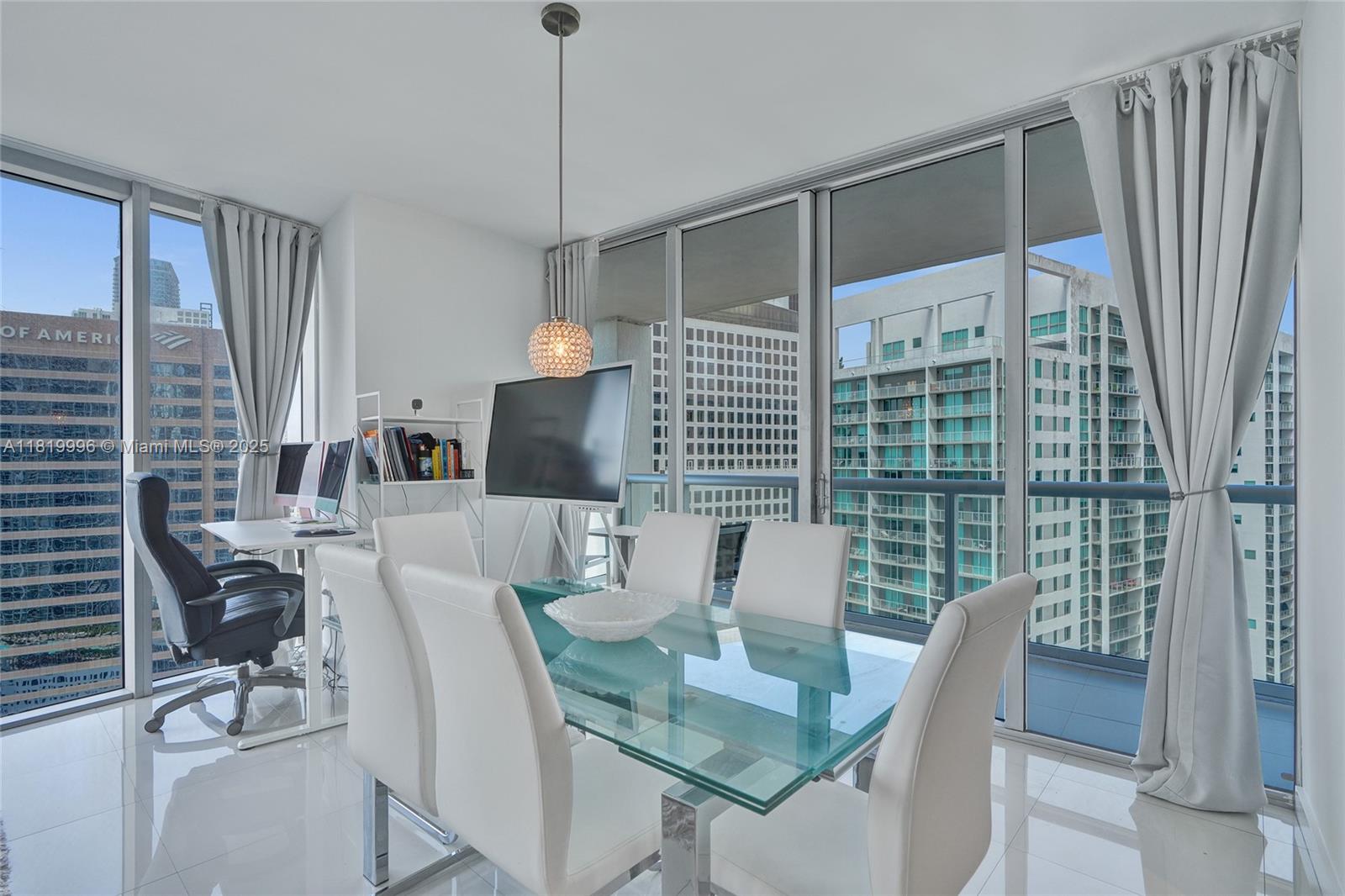 image Icon Brickell Tower 32