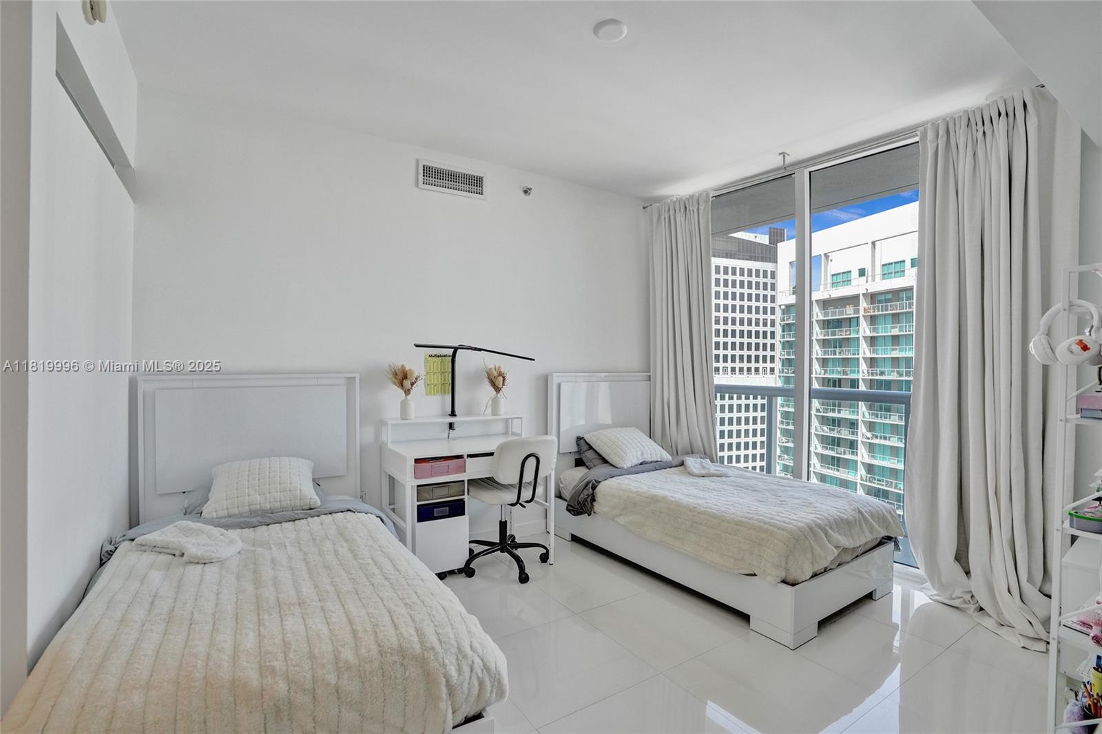 image Icon Brickell Tower 331