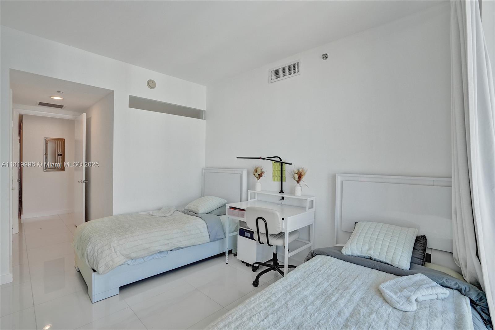 image Icon Brickell Tower 332