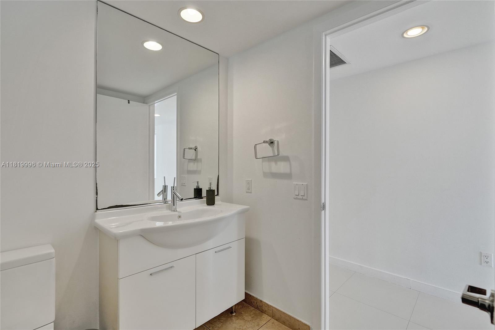 image Icon Brickell Tower 335