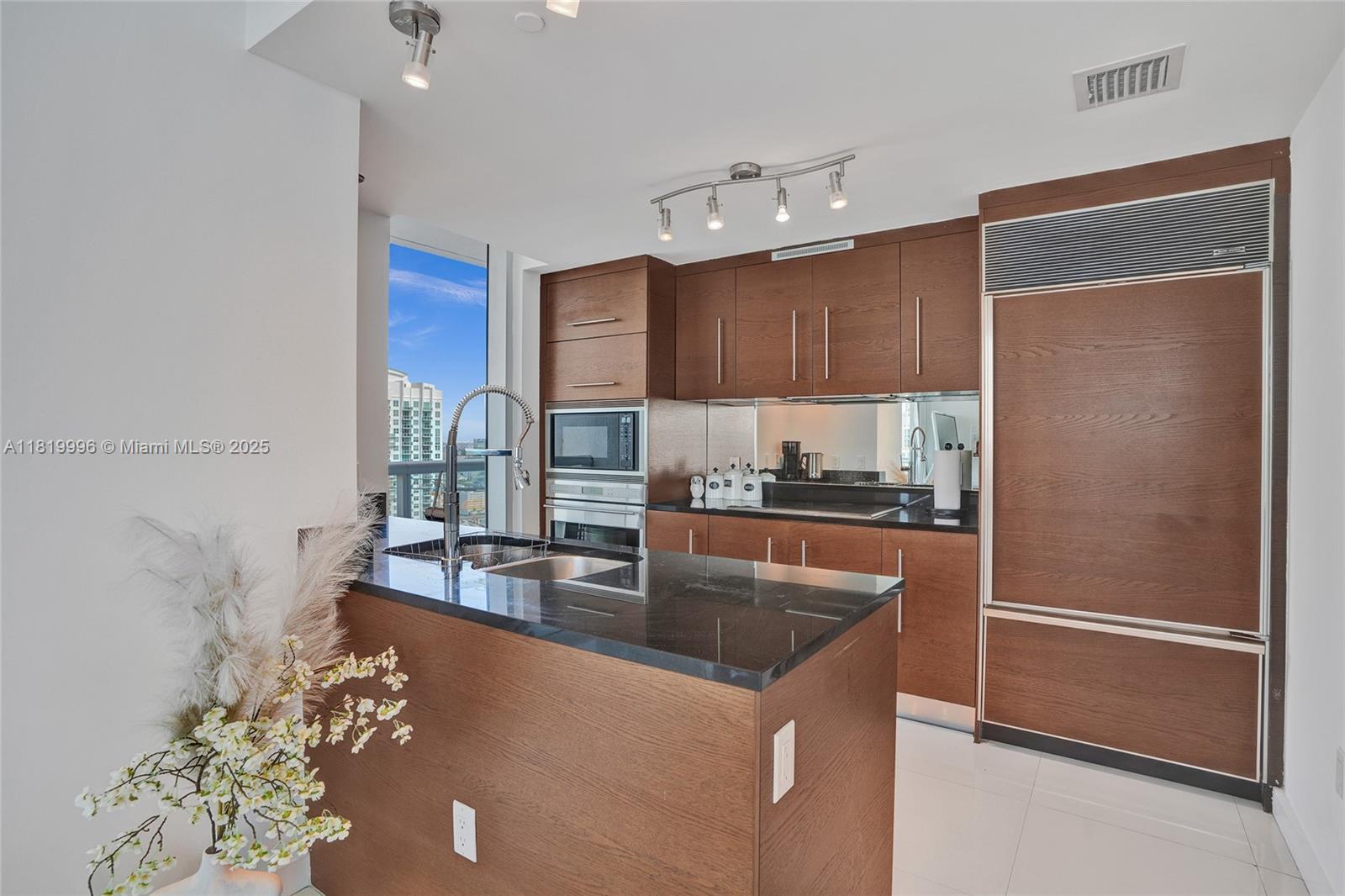 image Icon Brickell Tower 35