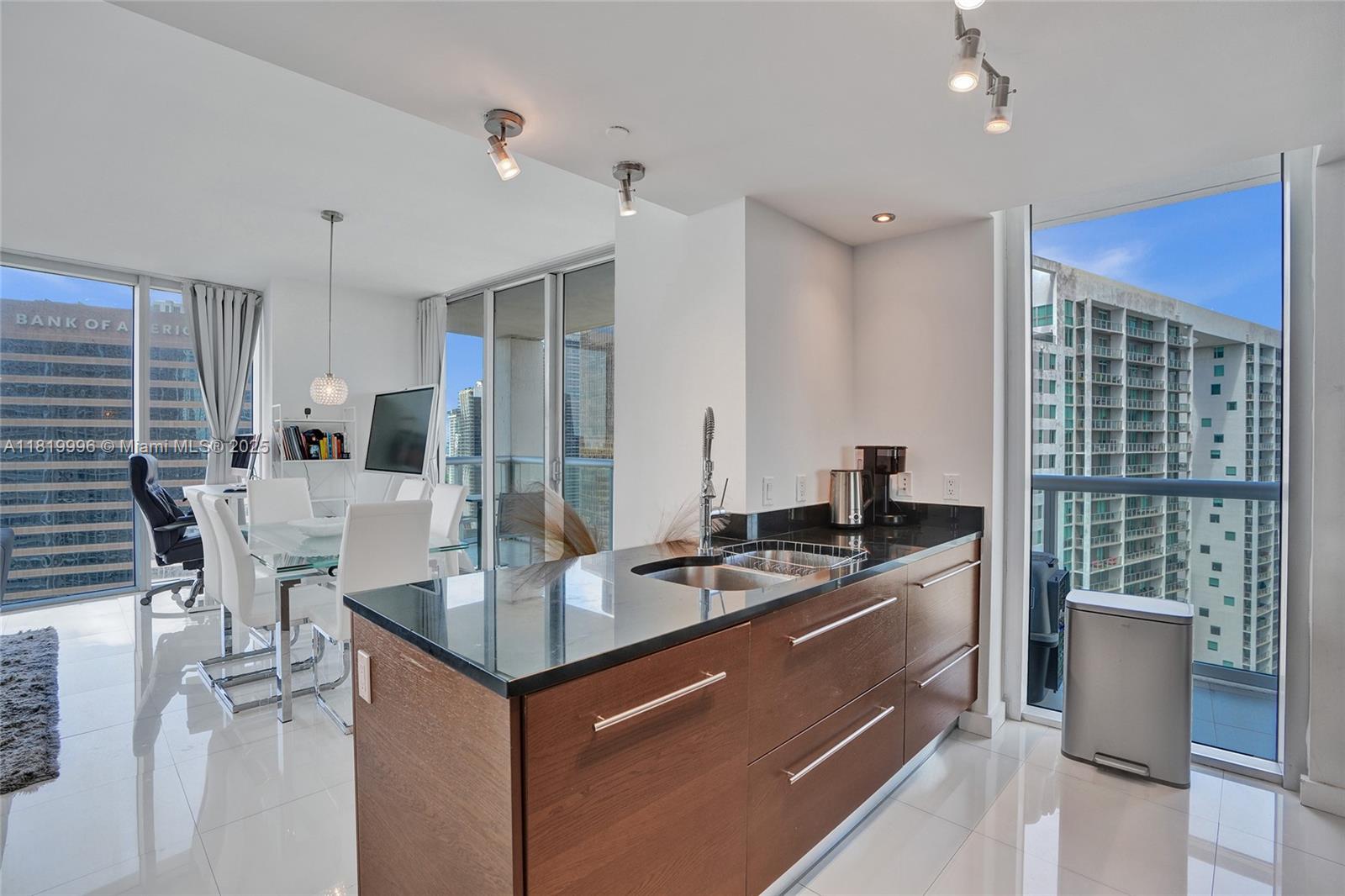 image Icon Brickell Tower 37
