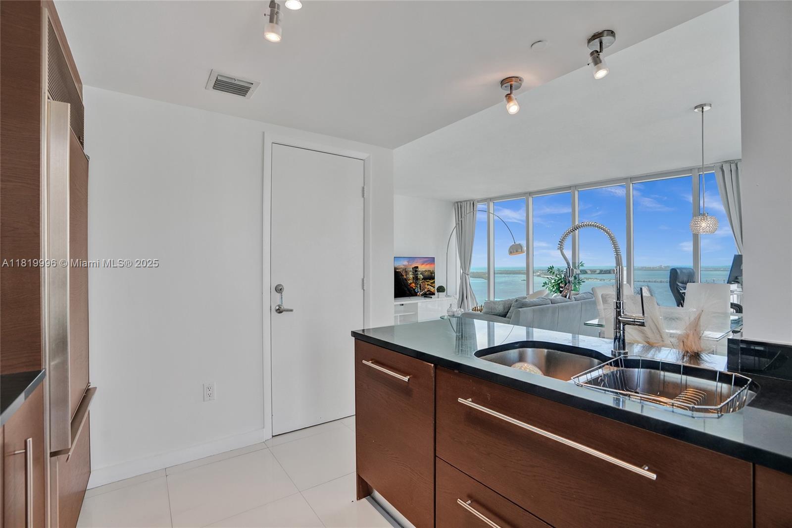 image Icon Brickell Tower 38