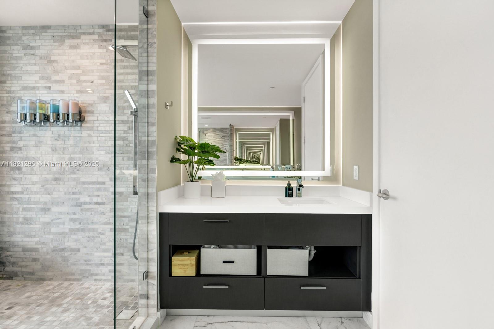 image Paramount Miami Worldcent10