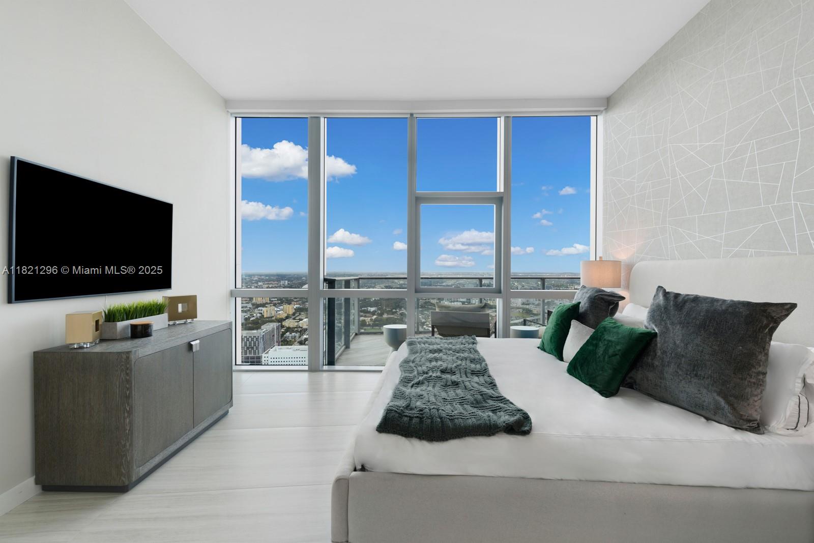 image Paramount Miami Worldcent14