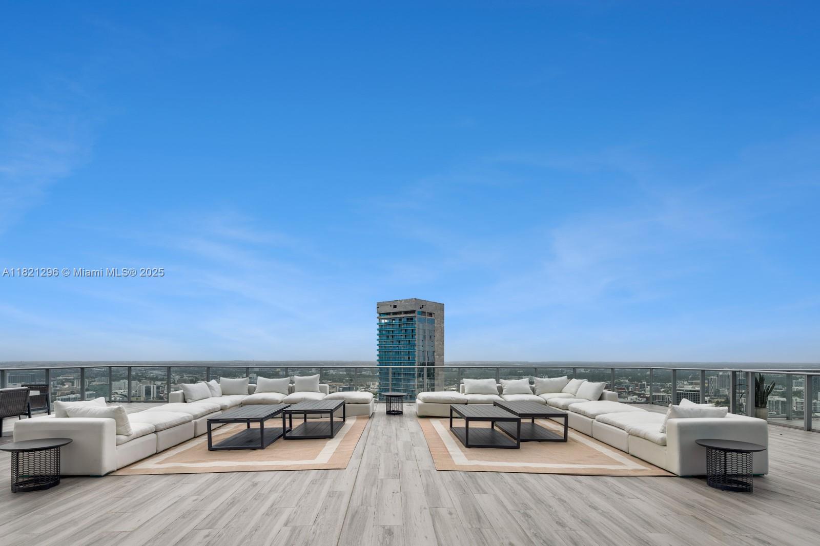 image Paramount Miami Worldcent19