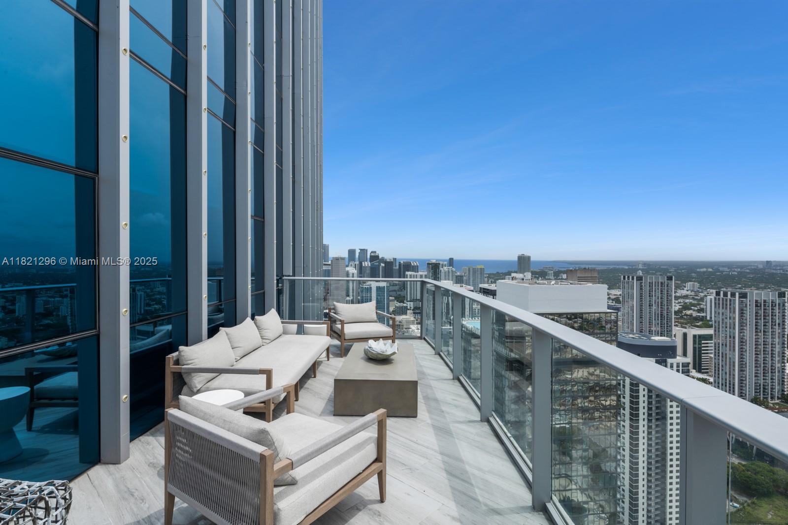 image Paramount Miami Worldcent21