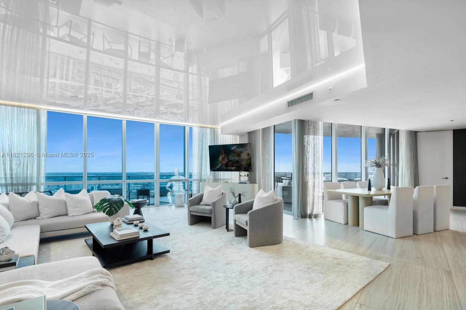 image Paramount Miami Worldcent4