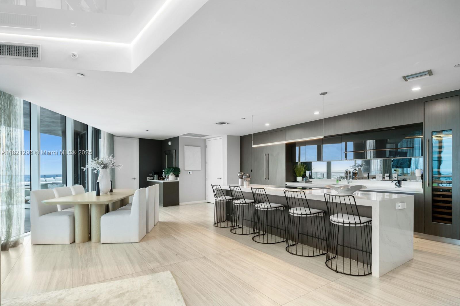 image Paramount Miami Worldcent6