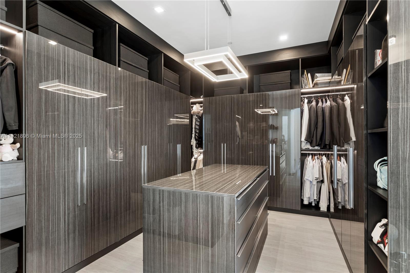 6000 Island Blvd #PH7 Aventura, FL 33160 6000 Island Blvd #PH7 Aventura, FL 33160