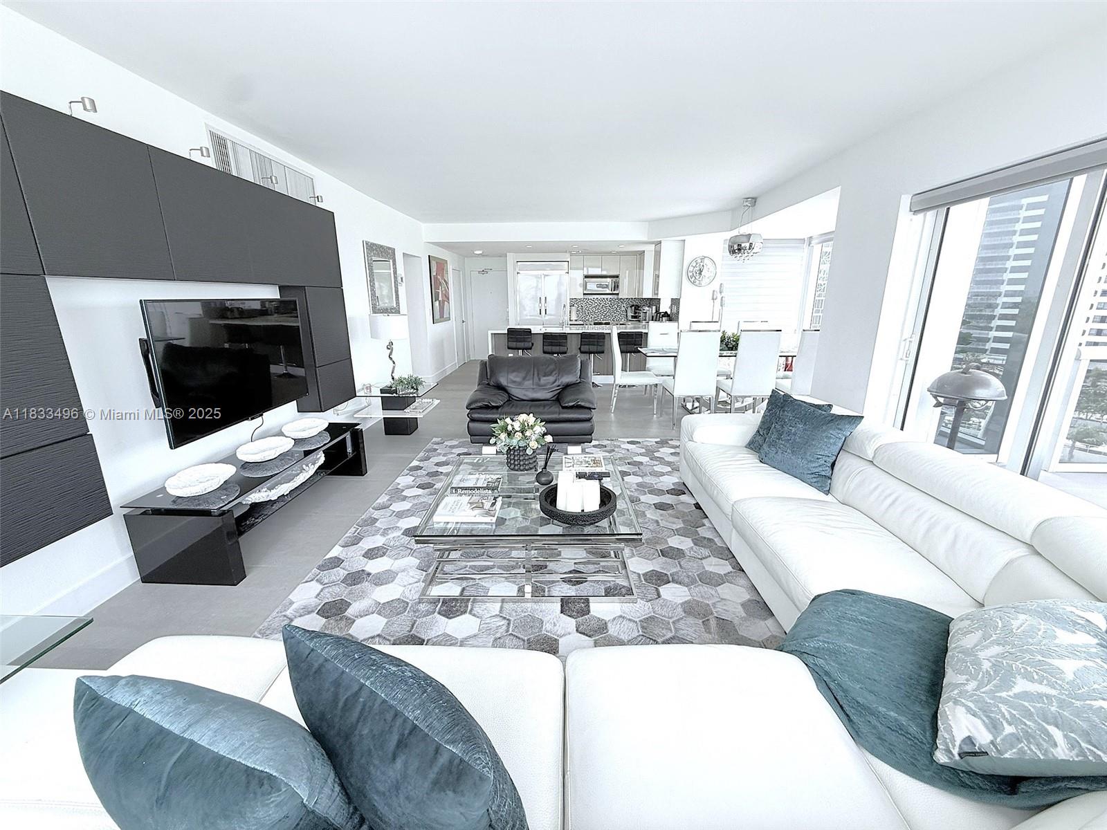 image Harbour House Condo11