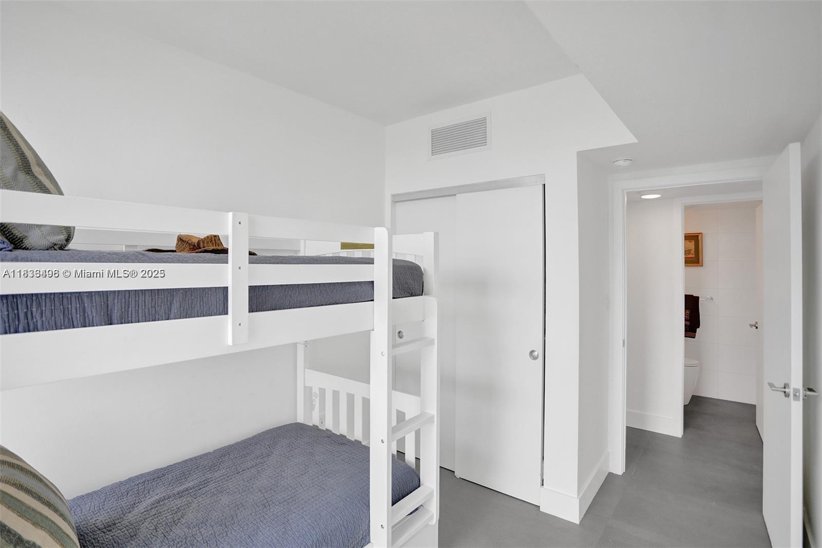 image Harbour House Condo16