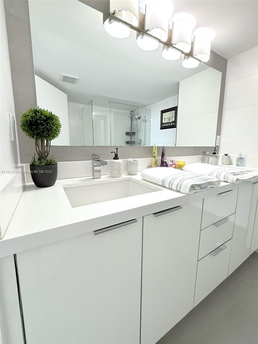 image Harbour House Condo28