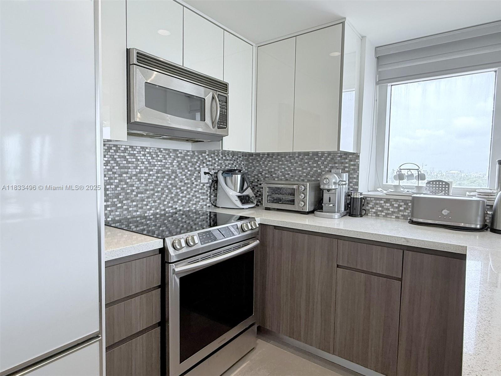 image Harbour House Condo3