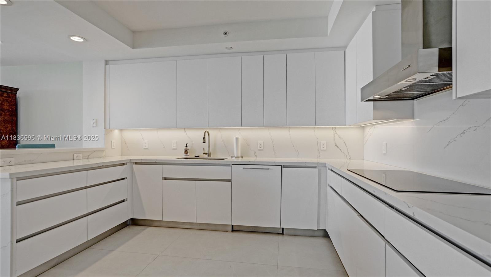 image Hamptons South Condo16