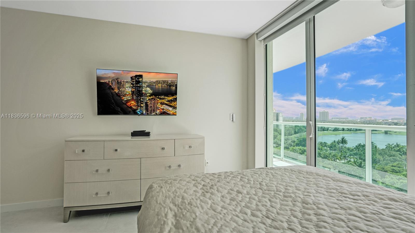 image Hamptons South Condo36