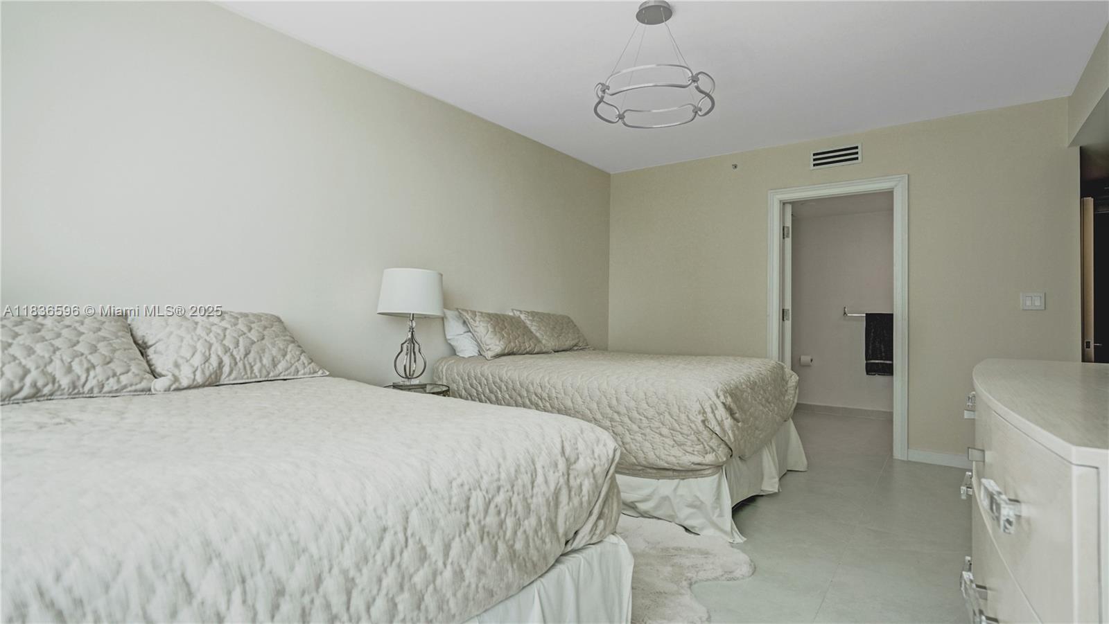 image Hamptons South Condo37