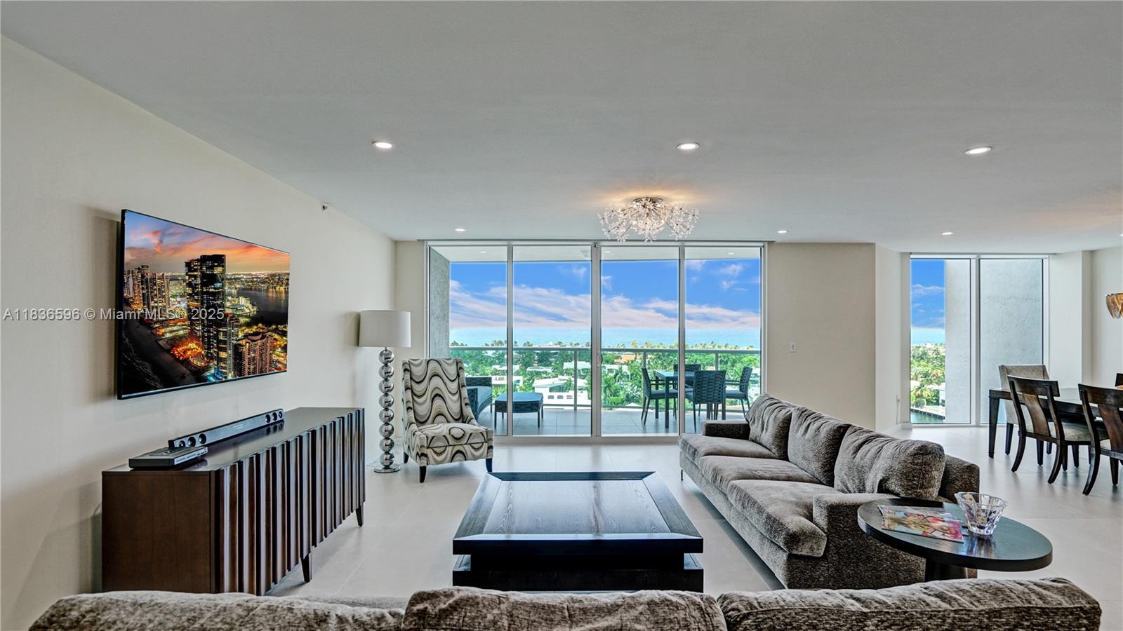image Hamptons South Condo3