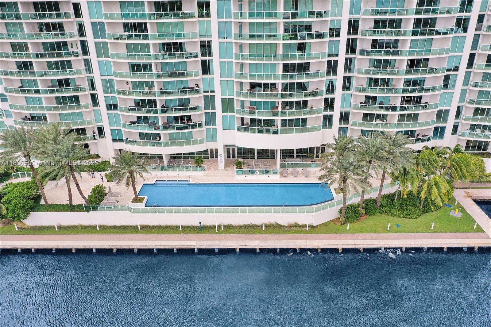 image Hamptons South Condo50