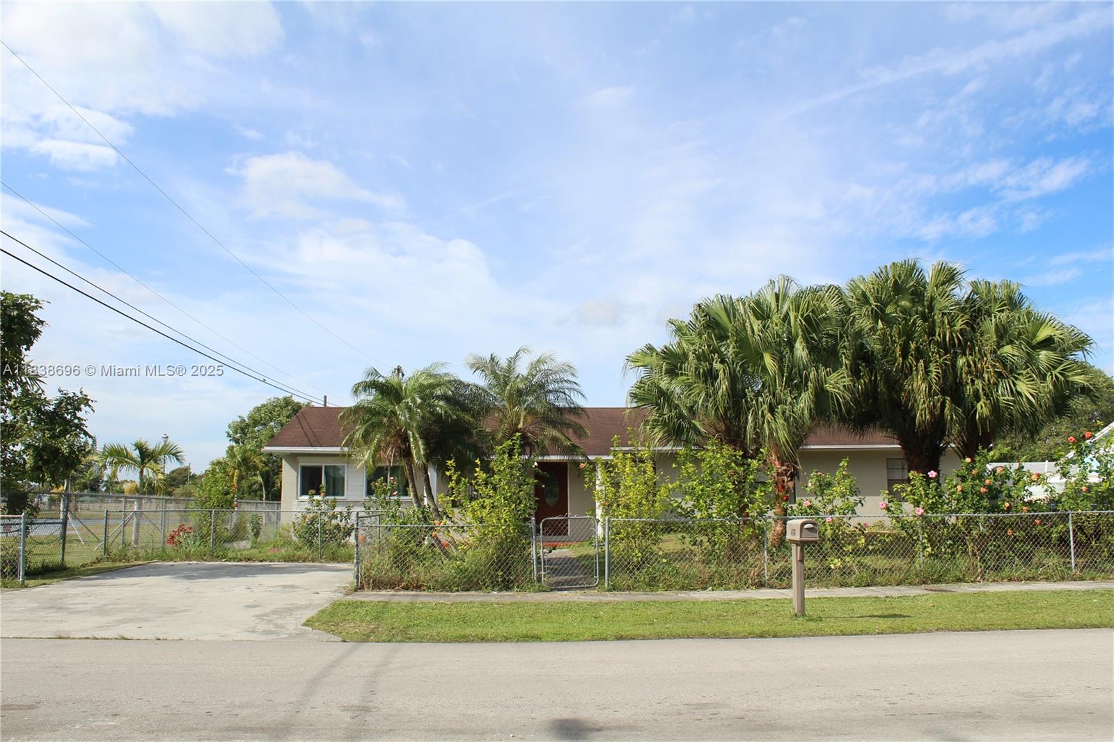 496 SW 9th Ave