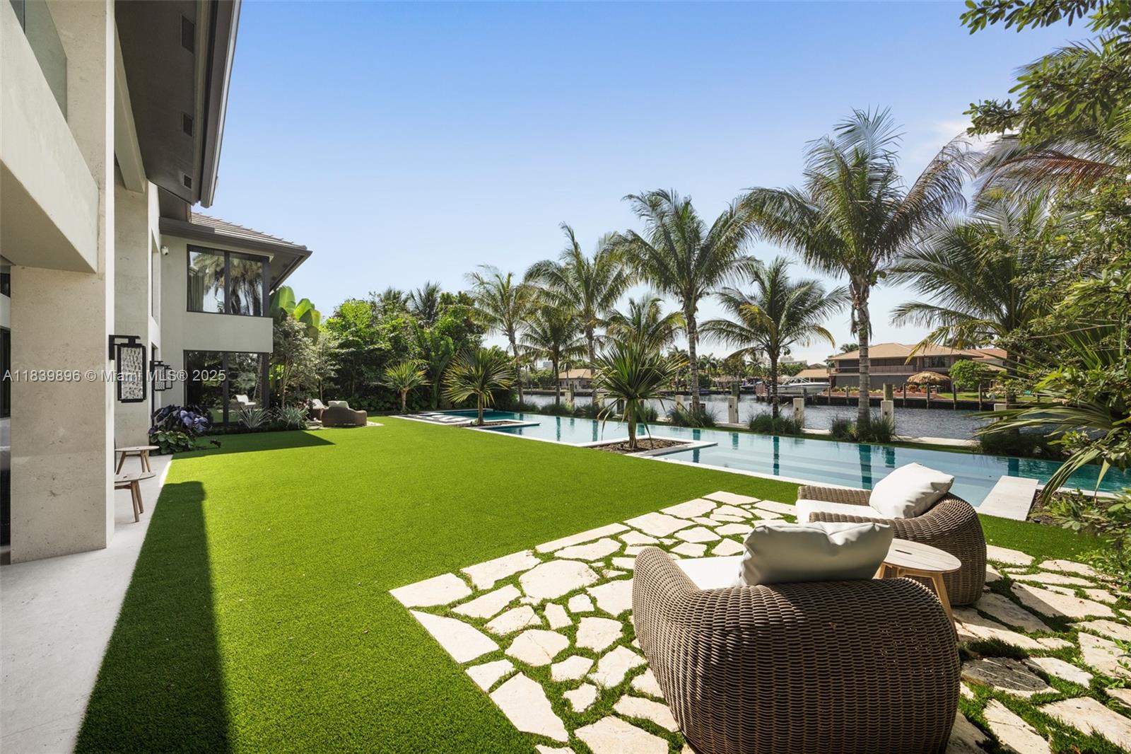 110 Holiday Dr Hallandale Beach, FL 33009 110 Holiday Dr Hallandale Beach, FL 33009