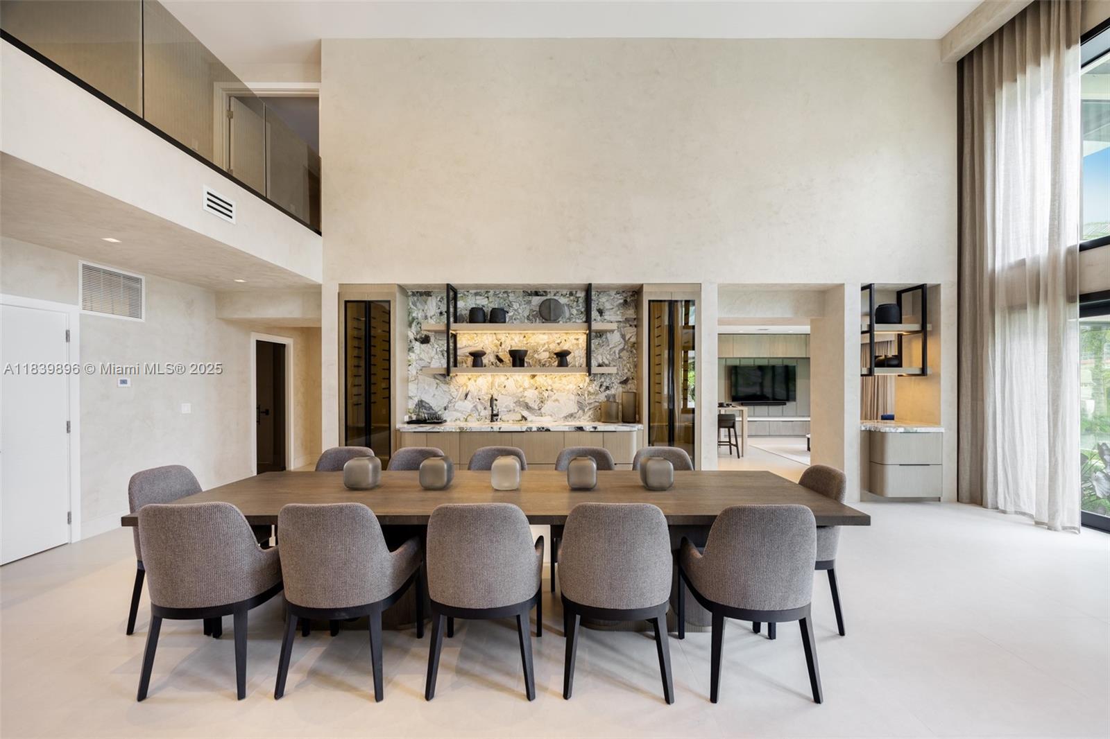 110 Holiday Dr Hallandale Beach, FL 33009 110 Holiday Dr Hallandale Beach, FL 33009