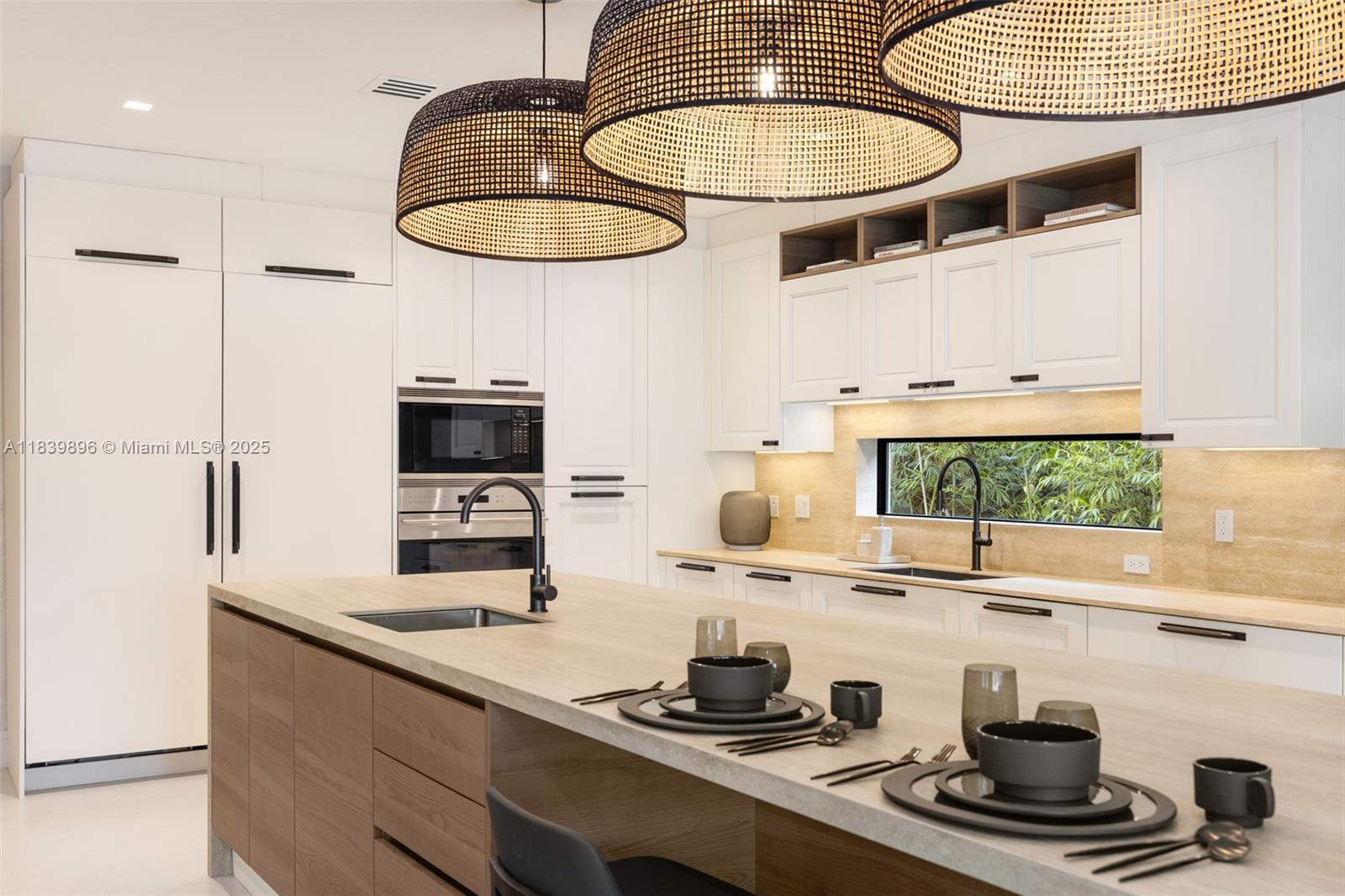 110 Holiday Dr Hallandale Beach, FL 33009 110 Holiday Dr Hallandale Beach, FL 33009