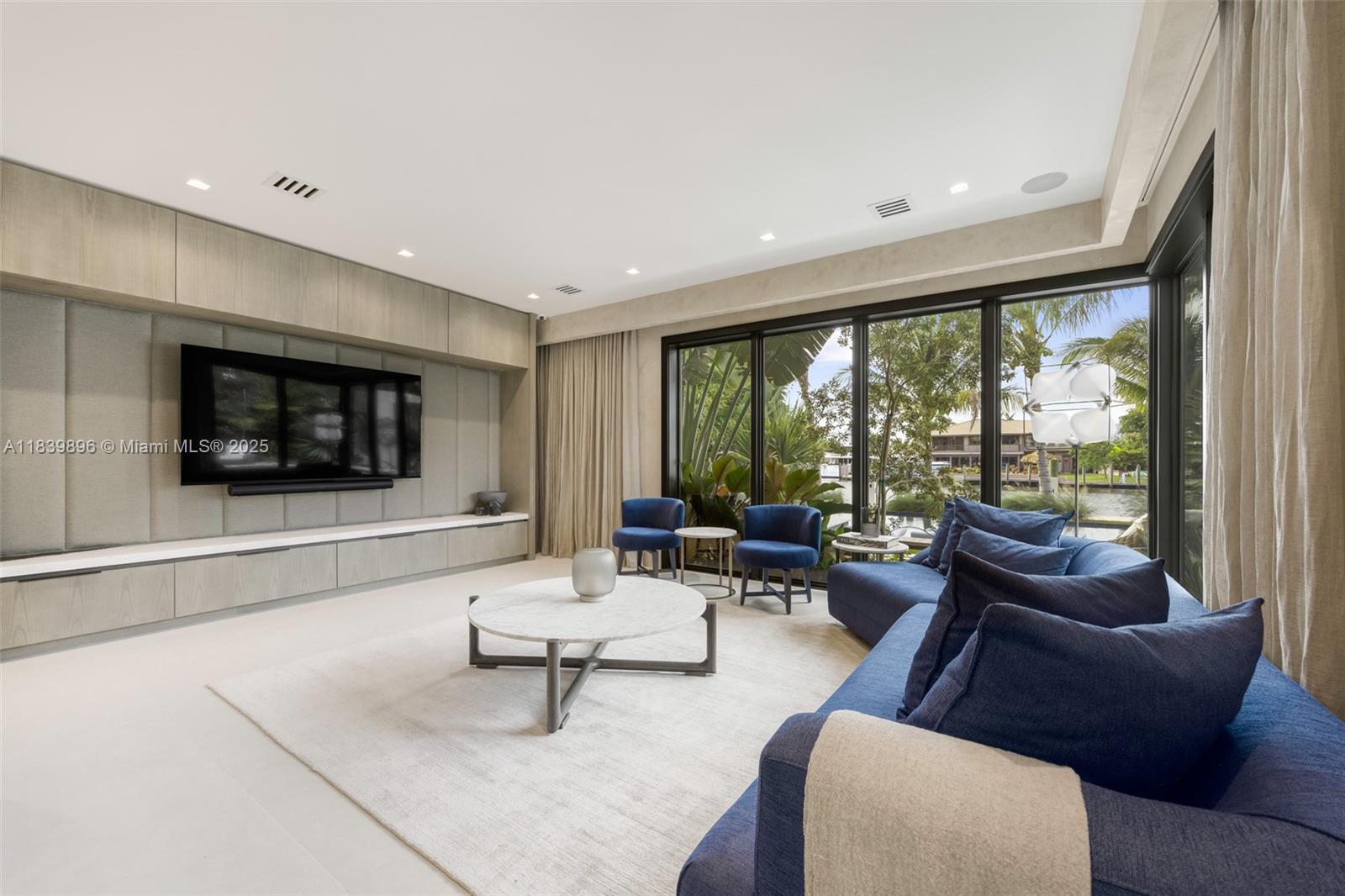 110 Holiday Dr Hallandale Beach, FL 33009 110 Holiday Dr Hallandale Beach, FL 33009