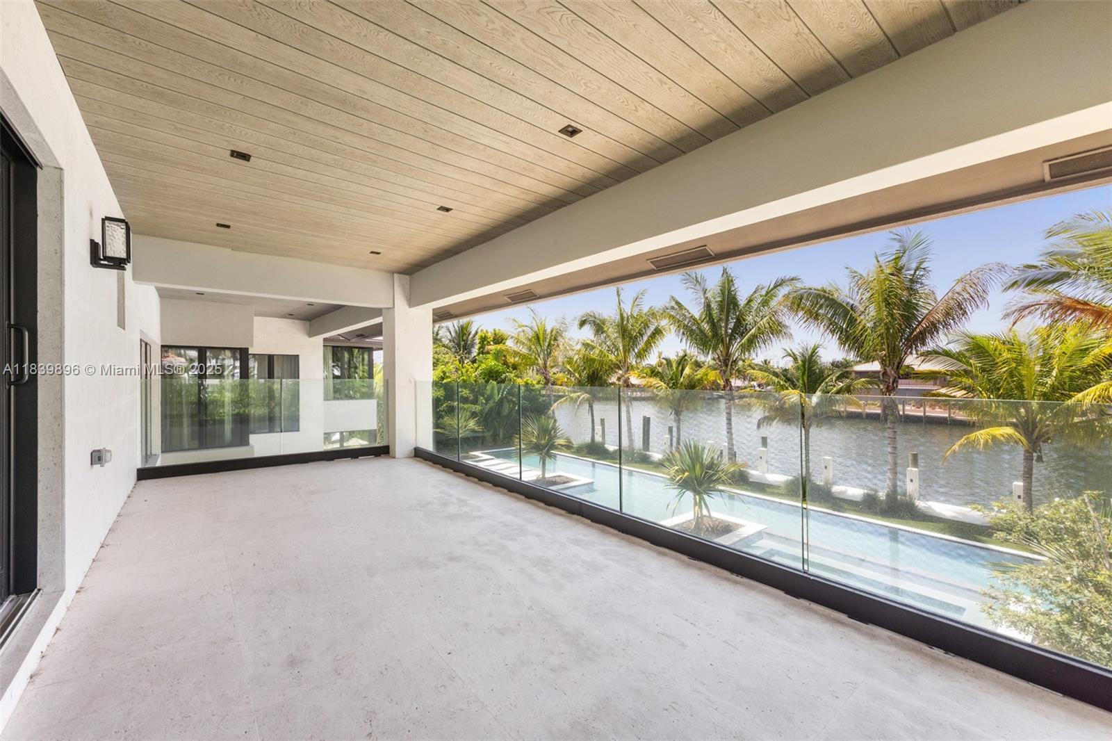 110 Holiday Dr Hallandale Beach, FL 33009 110 Holiday Dr Hallandale Beach, FL 33009