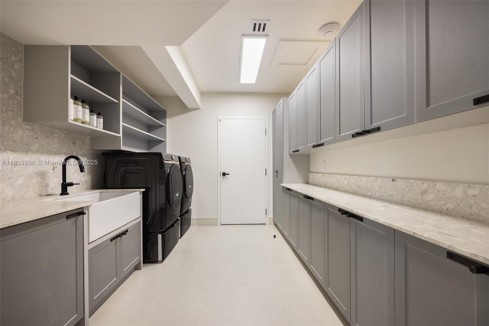 110 Holiday Dr Hallandale Beach, FL 33009 110 Holiday Dr Hallandale Beach, FL 33009