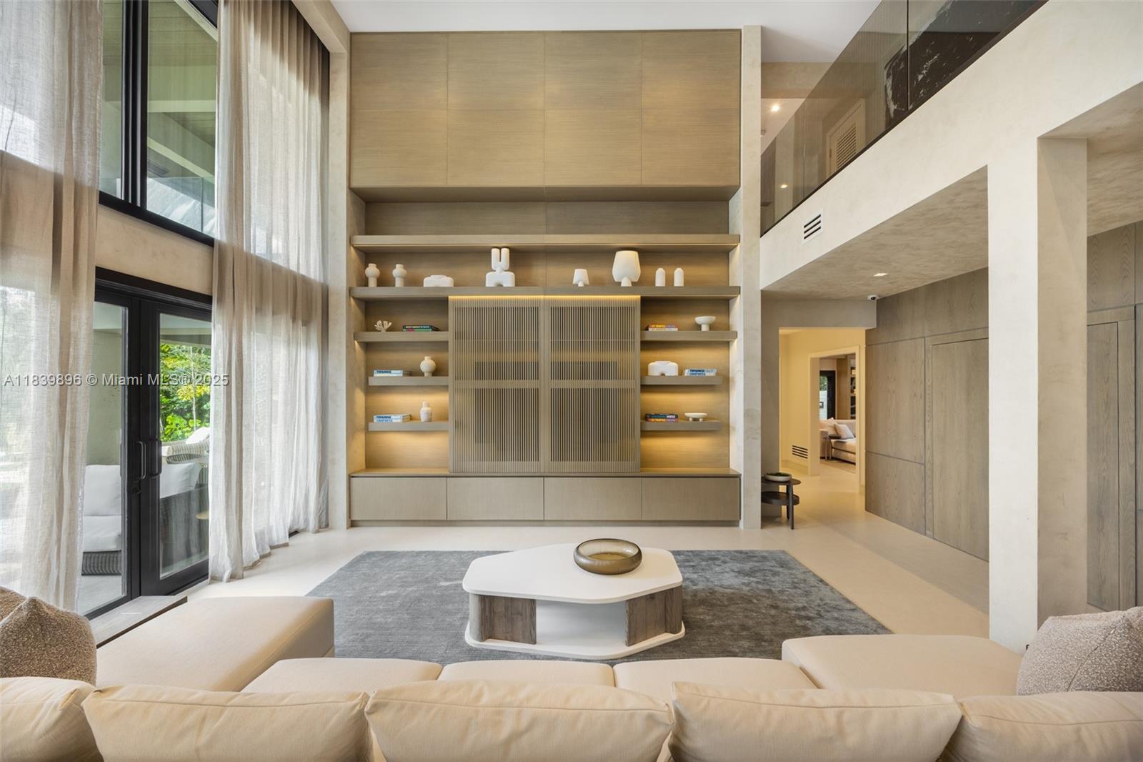 110 Holiday Dr Hallandale Beach, FL 33009 110 Holiday Dr Hallandale Beach, FL 33009