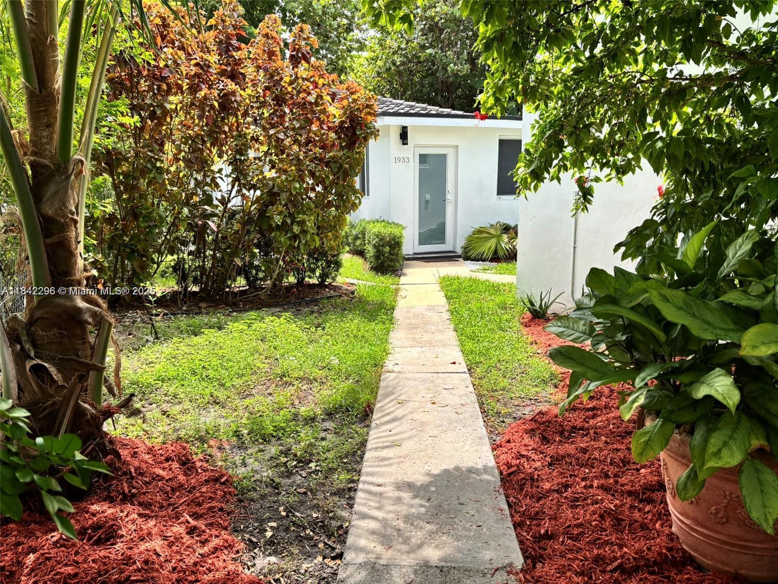 1933 SW 17th Ct