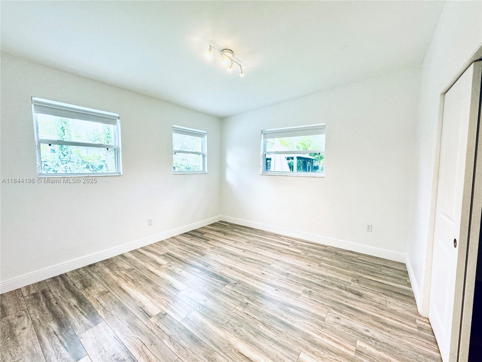 2075 S Hibiscus Dr North Miami, FL 33181