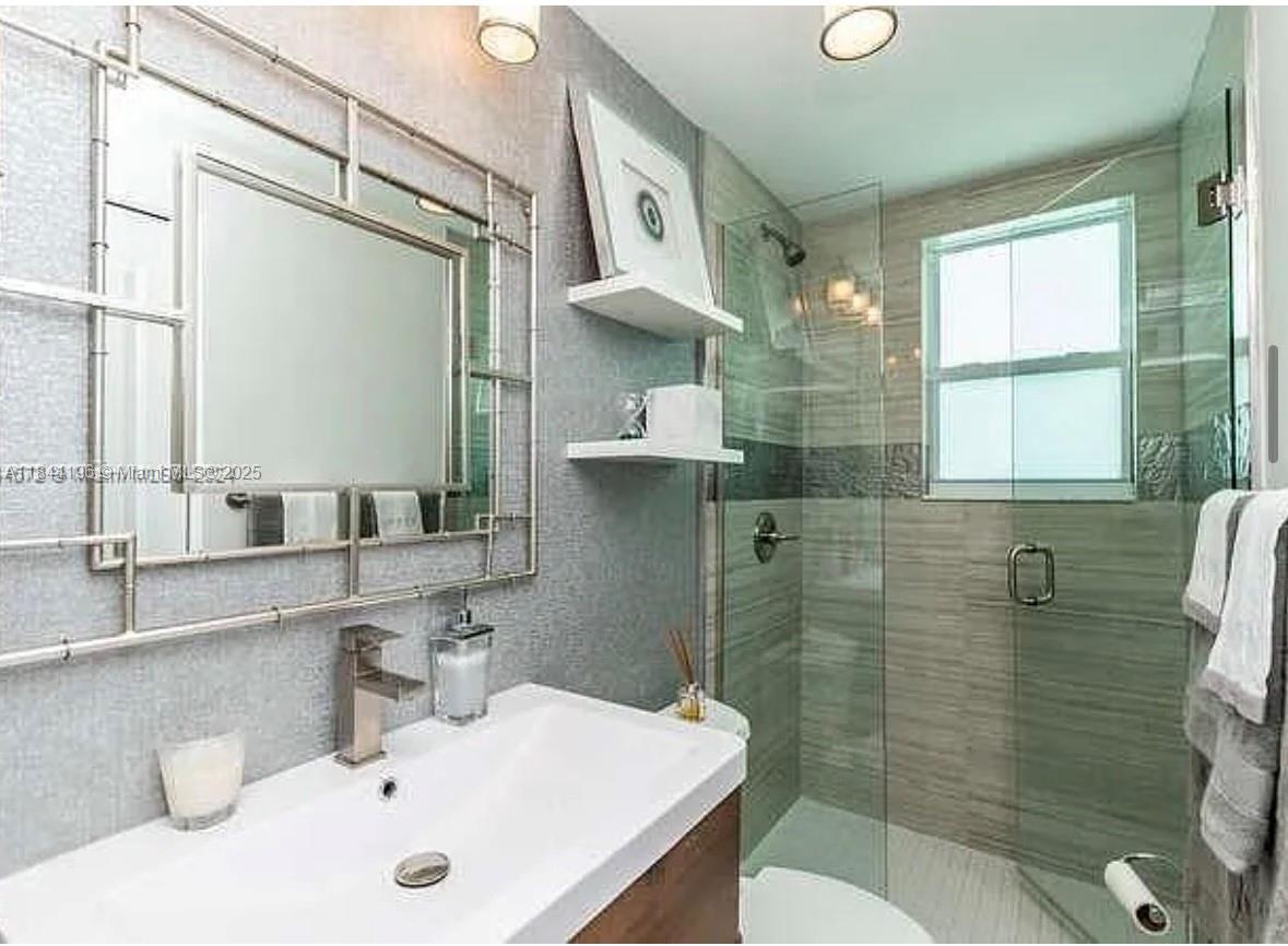 2075 S Hibiscus Dr North Miami, FL 33181