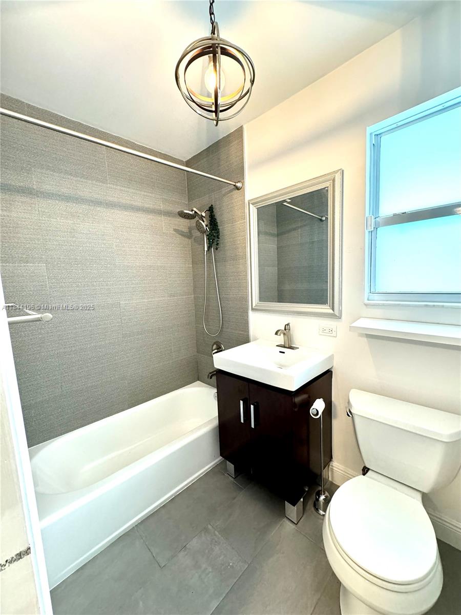 2075 S Hibiscus Dr North Miami, FL 33181