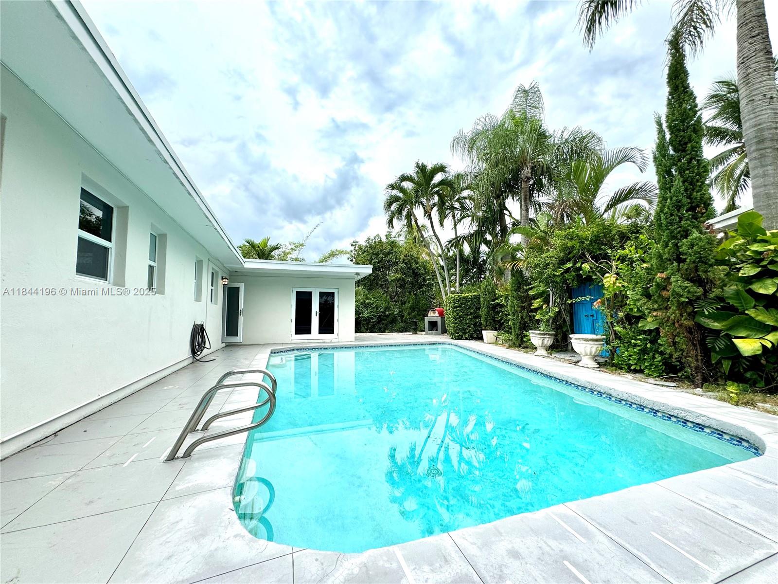 2075 S Hibiscus Dr North Miami, FL 33181