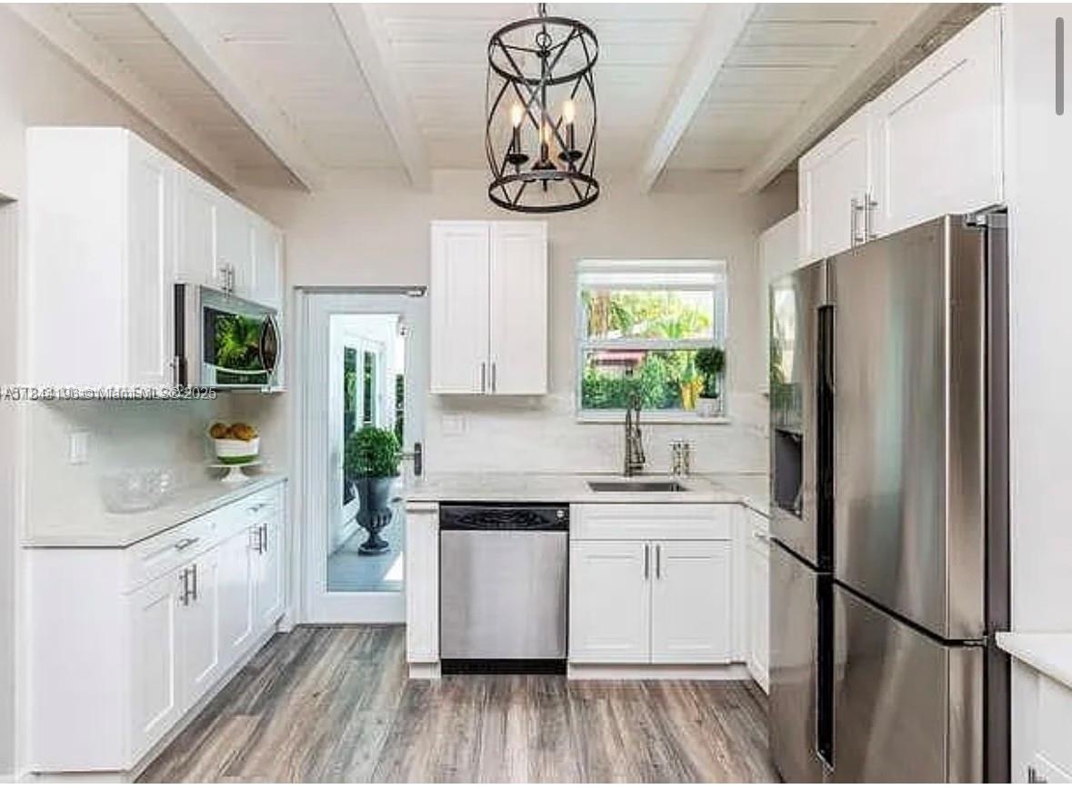 2075 S Hibiscus Dr North Miami, FL 33181