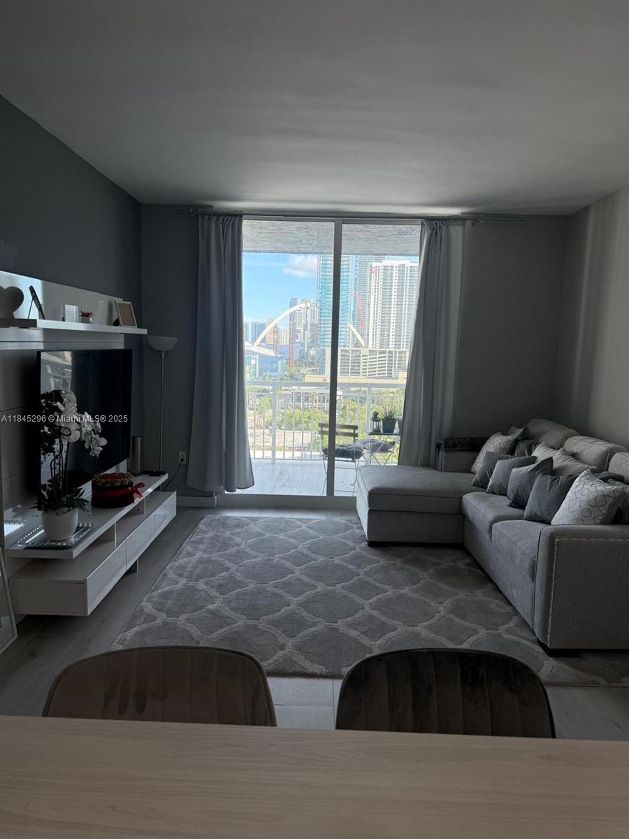 image 1800 Biscayne Plaza Condo11