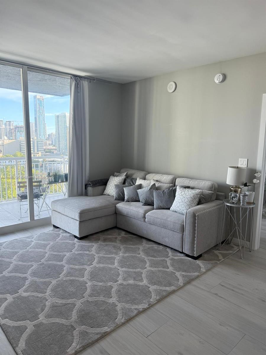 image 1800 Biscayne Plaza Condo12