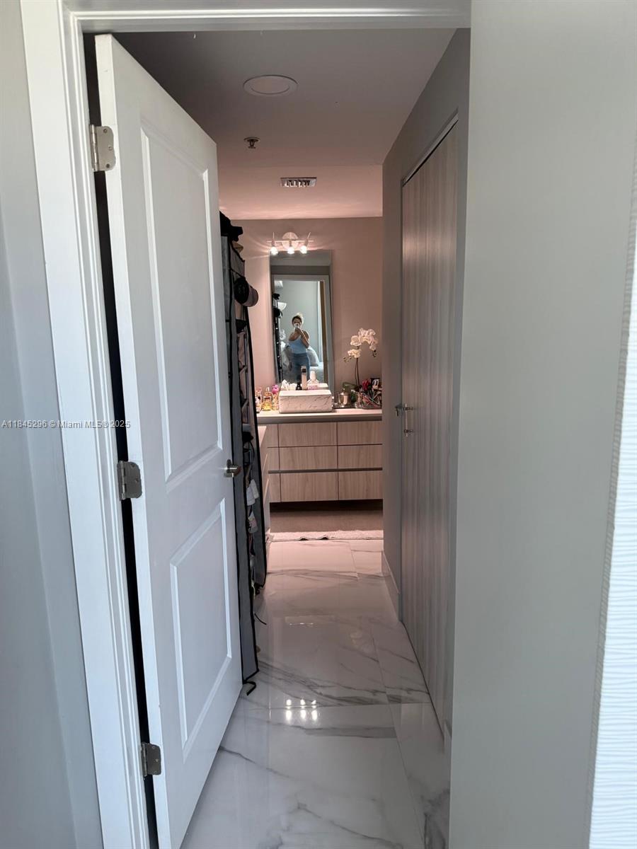 image 1800 Biscayne Plaza Condo19
