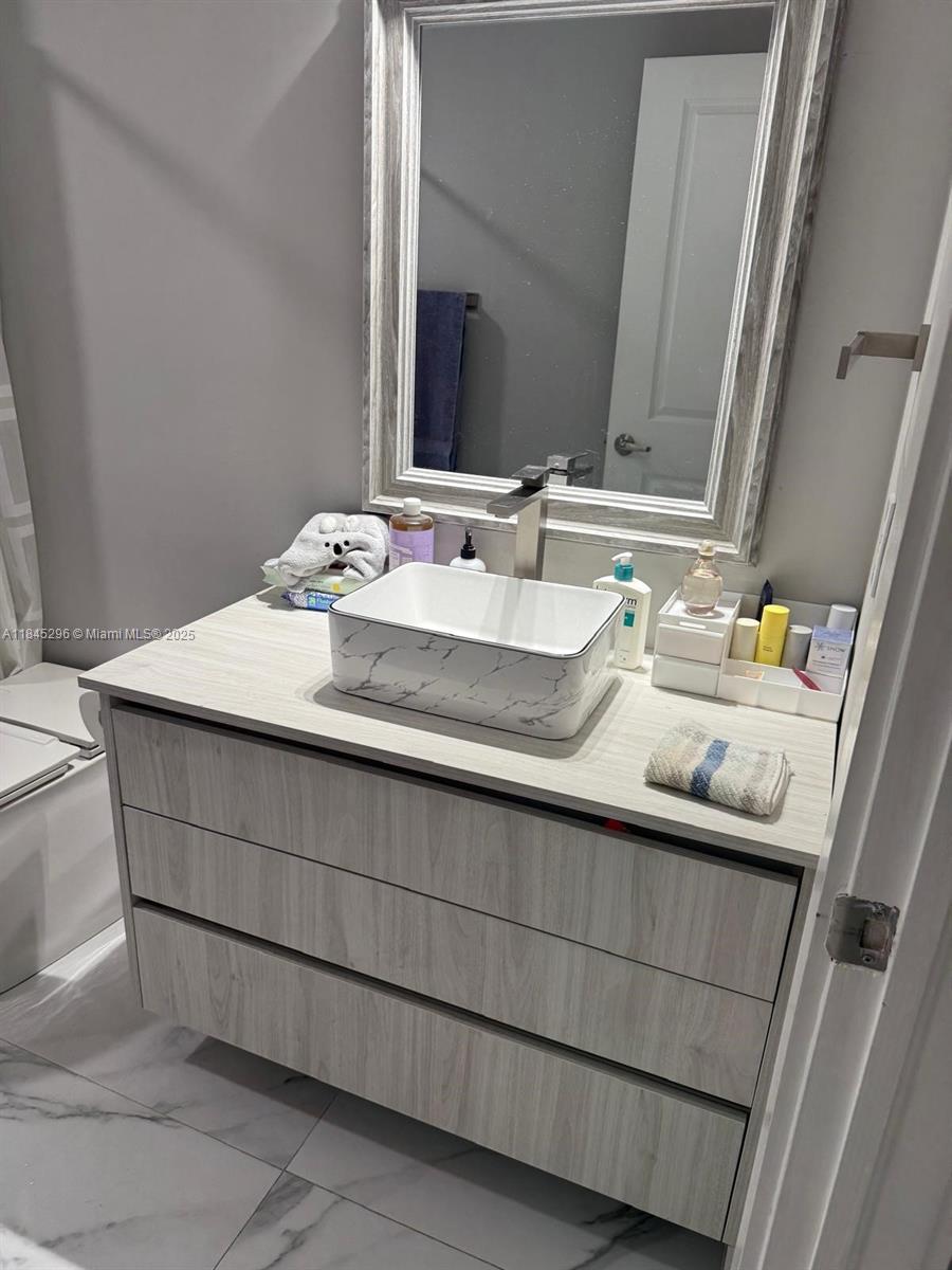 image 1800 Biscayne Plaza Condo25