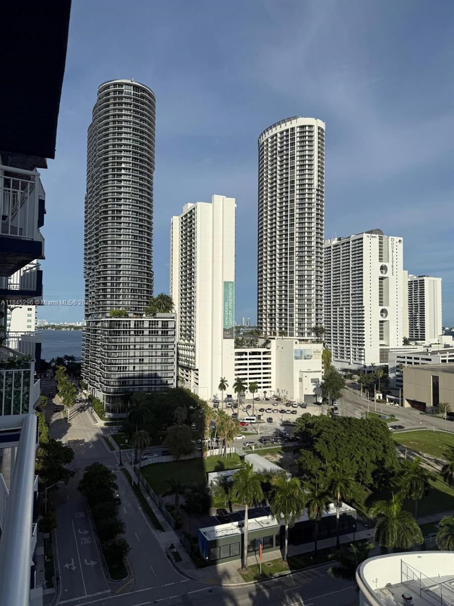 image 1800 Biscayne Plaza Condo30