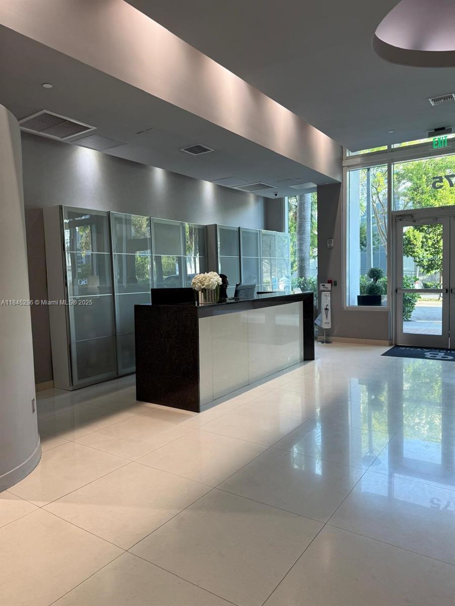 image 1800 Biscayne Plaza Condo32