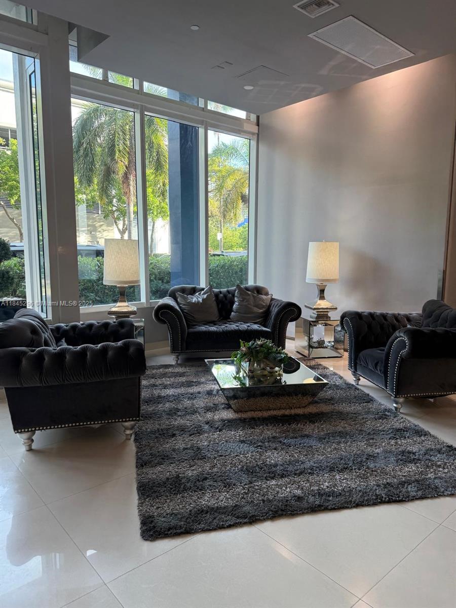 image 1800 Biscayne Plaza Condo34