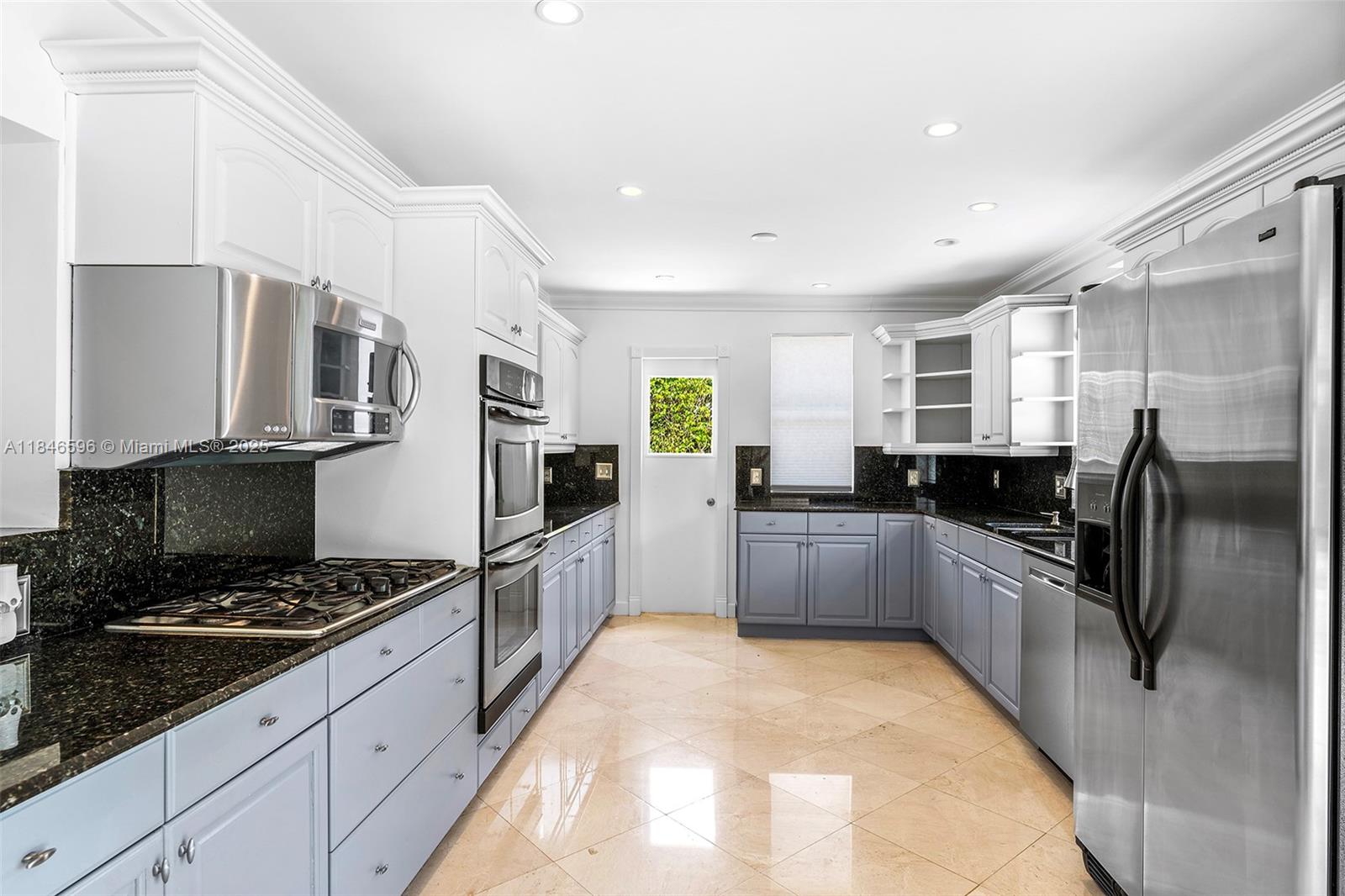 430 Holiday Dr Hallandale Beach, FL 33009