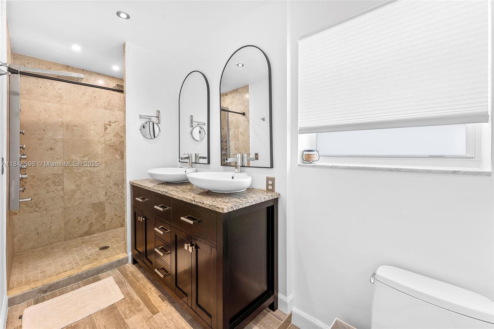 430 Holiday Dr Hallandale Beach, FL 33009