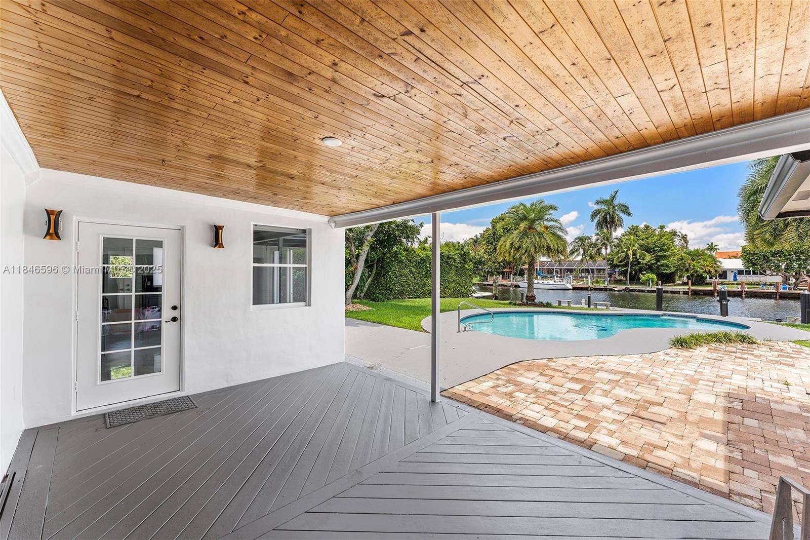 430 Holiday Dr Hallandale Beach, FL 33009