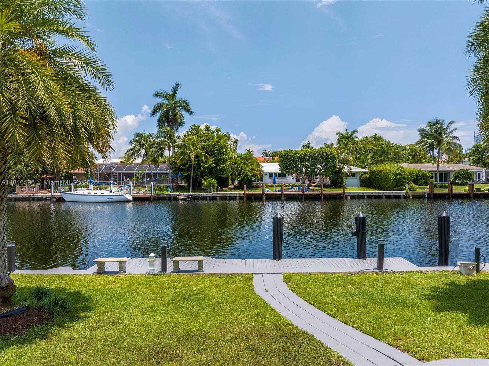 430 Holiday Dr Hallandale Beach, FL 33009